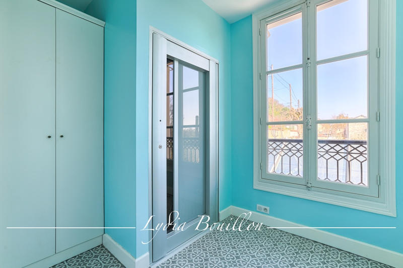 Propriété - 285 m² - 10 pièces