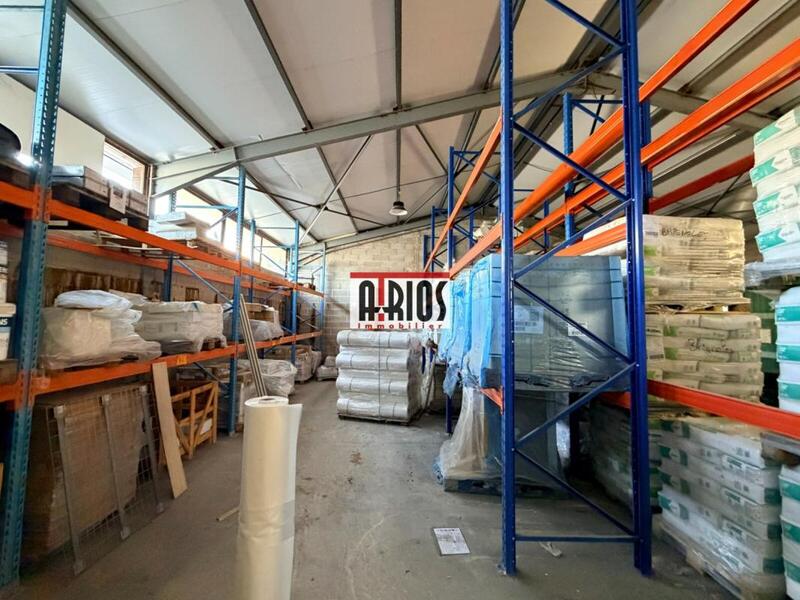 Entrepôt - 437 m²