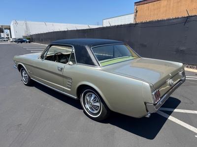 Ford Mustang Coupe Seafoam Green Toit Vinyle 1966