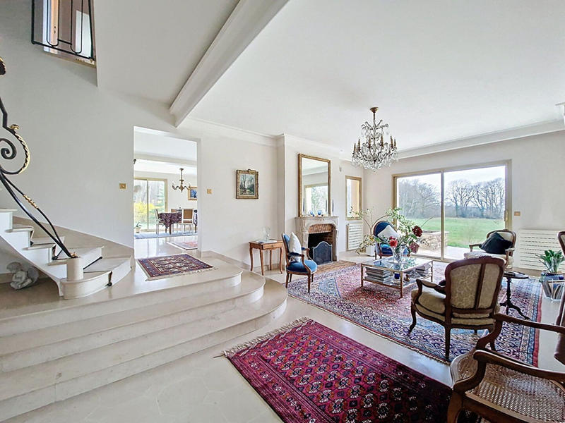 Maison - 250 m² - 10 pièces