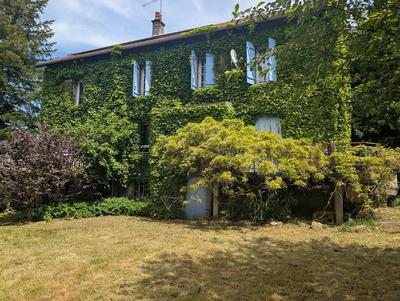 Maison - 218 m² - 8 pièces