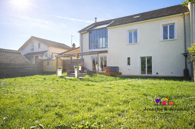 Maison - 267 m² - 9 pièces