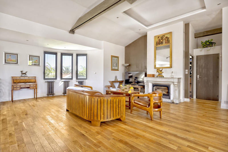 Propriété - 305 m² - 7 pièces