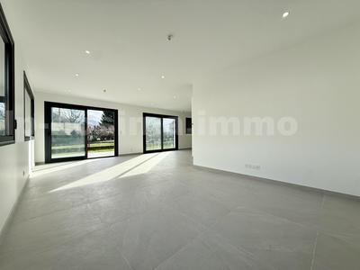 Maison jumelée - 104 m² - 4 pièces