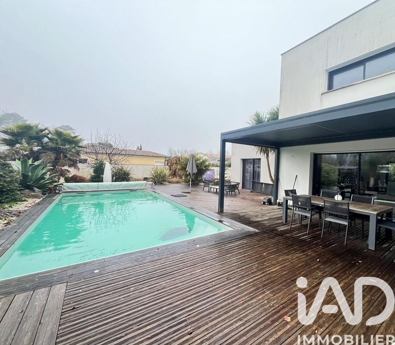 Maison - 187 m² - 7 pièces