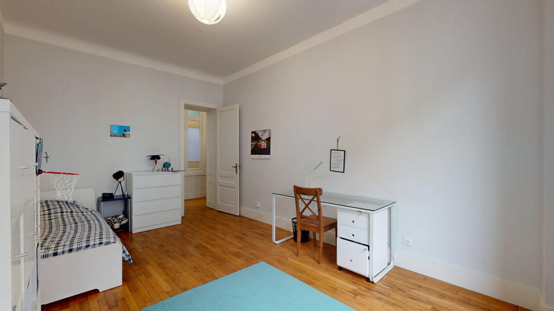 Appartement - 218 m² - 9 pièces