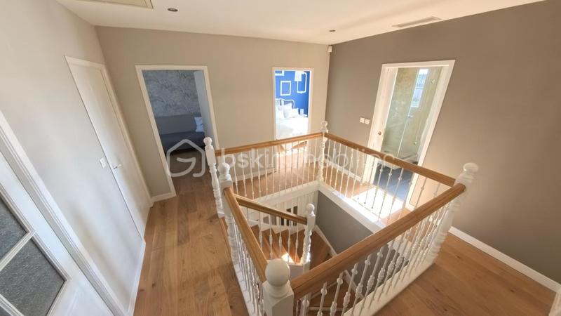 Villa - 210 m² - 8 pièces