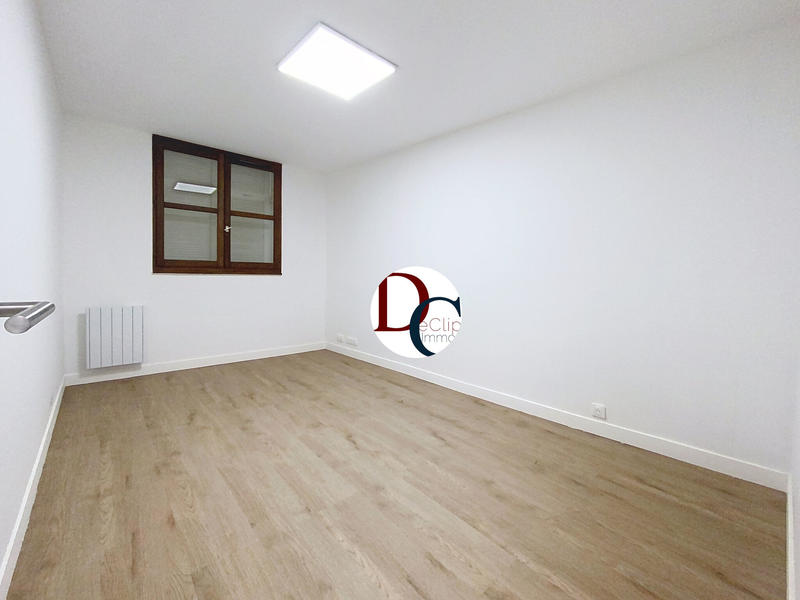 Bureau - 131 m² - 8 pièces