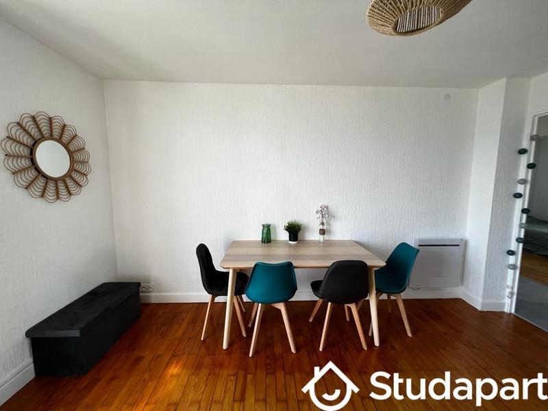 Chambre - 11 m² - 1 pièce