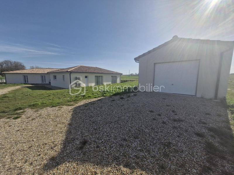 Maison traditionnelle - 325 m² - 7 pièces