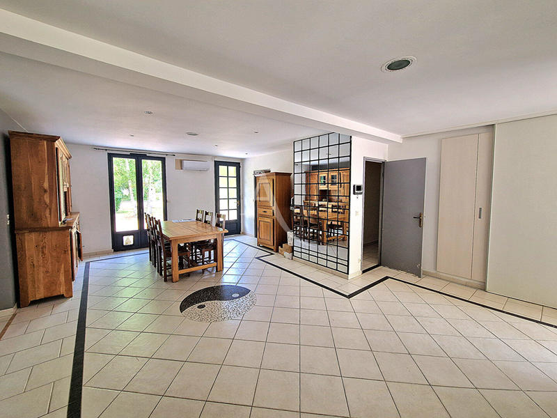 Maison - 258 m² - 9 pièces