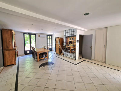 Maison - 258 m² - 9 pièces