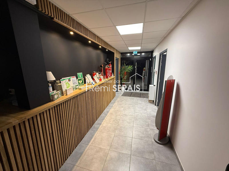 Local commercial - 600 m² - 15 pièces