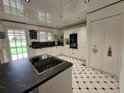 Maison traditionnelle - 200 m² - 7 pièces