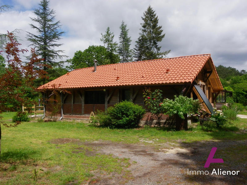 Maison traditionnelle - 145 m² - 11 pièces