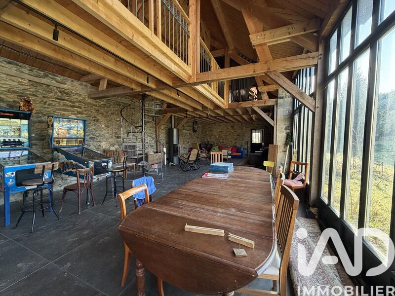 Maison - 301 m² - 6 pièces