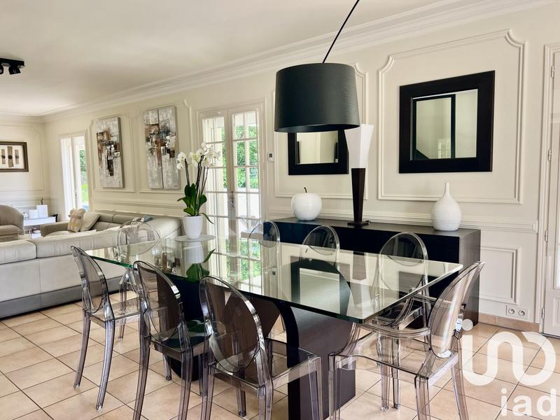 Maison - 235 m² - 8 pièces