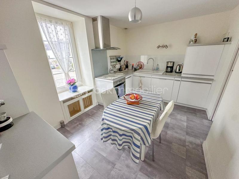 Maison - 181 m² - 6 pièces