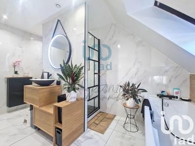 Maison - 93 m² - 5 pièces