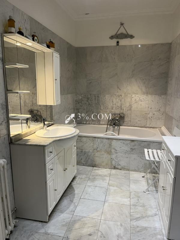 Demeure - 228 m² - 9 pièces