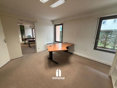 Local d'activité / Entrepôt - 220 m² - 9 pièces