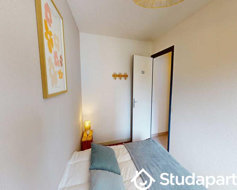 Chambre - 80 m² - 1 pièce