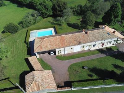 Longère - 293 m² - 8 pièces