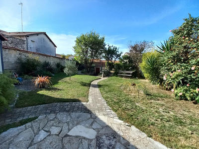 Maison - 300 m² - 10 pièces