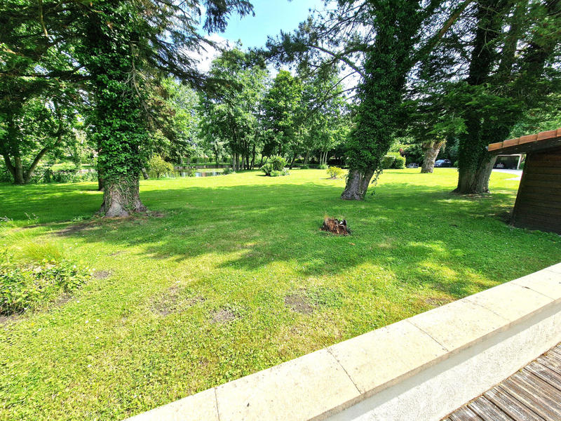 Maison - 200 m² - 8 pièces