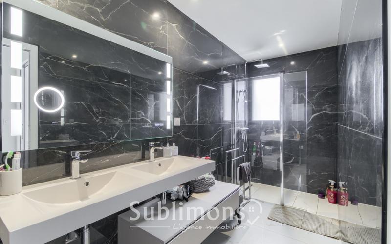 Maison contemporaine - 192 m² - 7 pièces