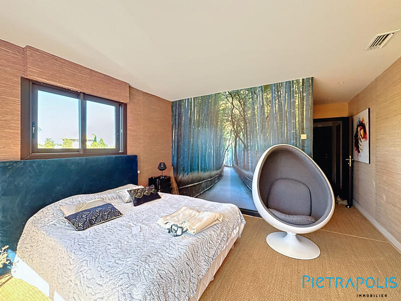 Villa - 222 m² - 7 pièces