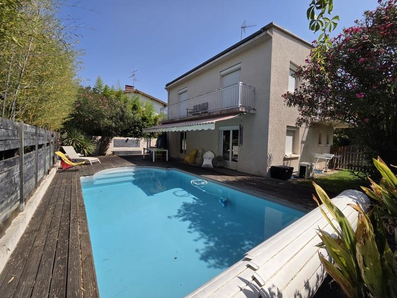 Villa - 202 m² - 7 pièces