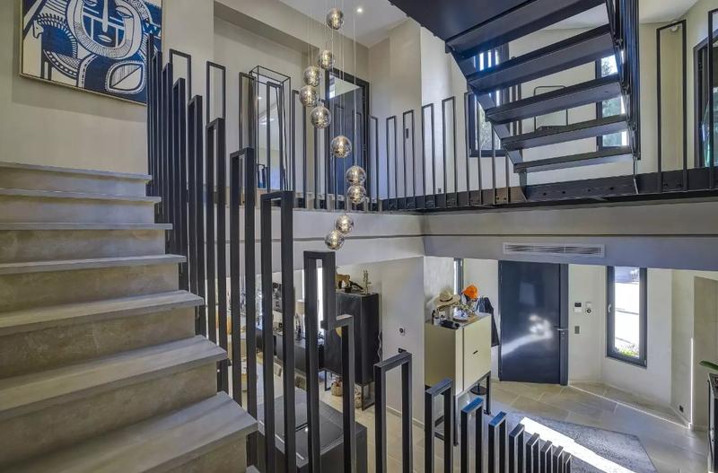 Villa - 216 m² - 6 pièces