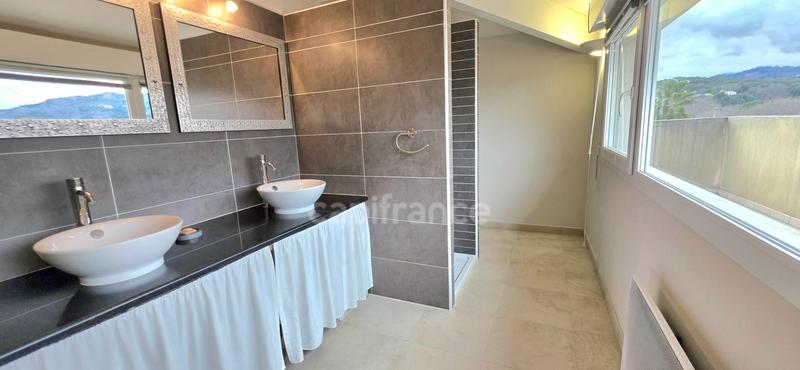 Appartement - 150 m² - 5 pièces