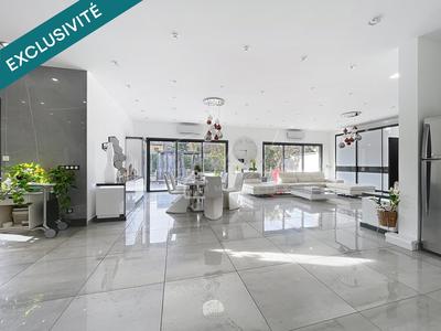 Maison - 368 m² - 9 pièces