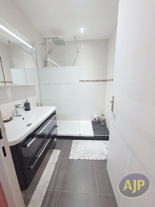 Appartement - 83 m² - 4 pièces