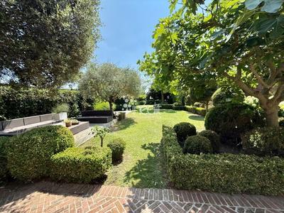 Maison bourgeoise - 226 m² - 7 pièces