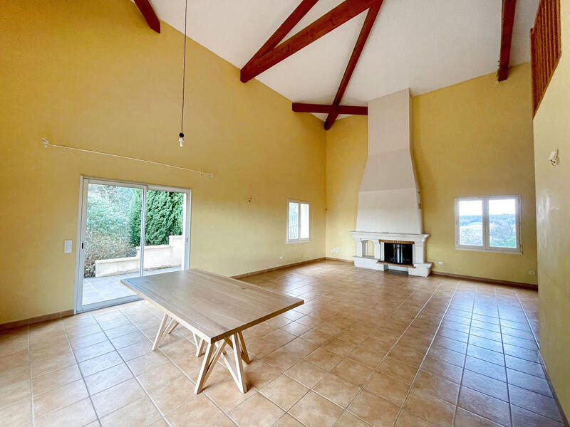 Maison - 230 m² - 8 pièces