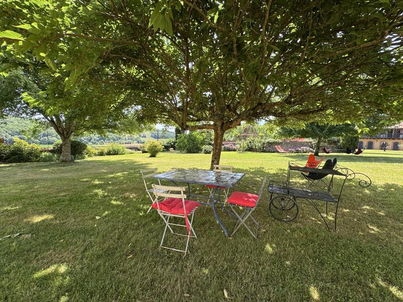 Maison - 398 m² - 12 pièces