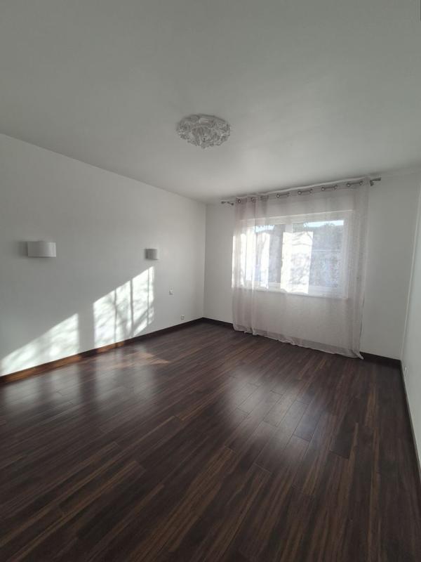 Maison traditionnelle - 95 m² - 4 pièces