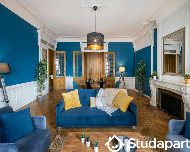 Chambre - 250 m² - 1 pièce