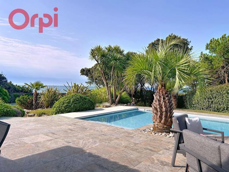 Maison - 210 m² - 6 pièces