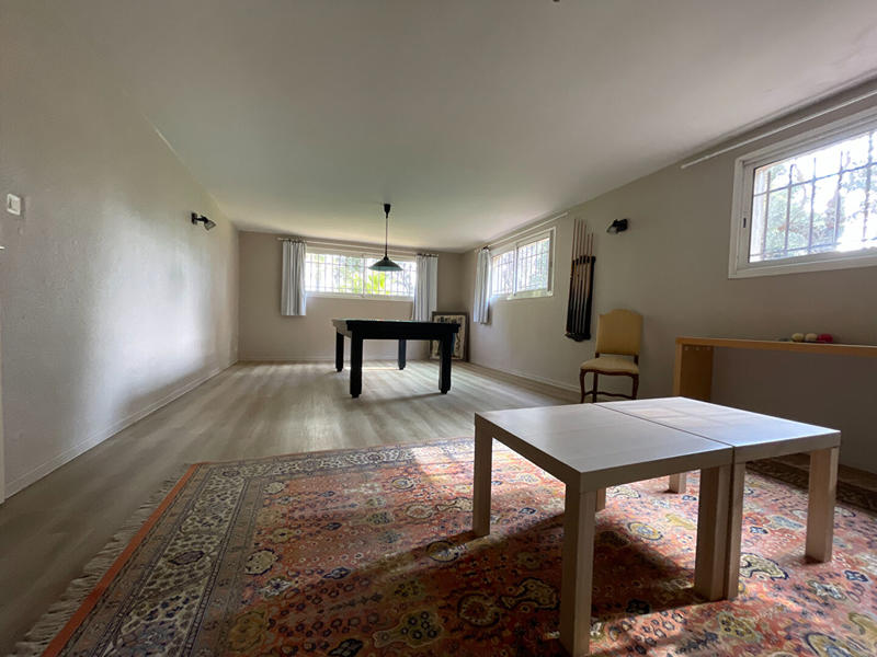 Maison - 250 m² - 7 pièces