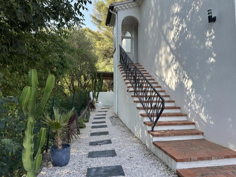 Maison - 220 m² - 7 pièces