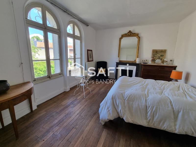 Maison de maîtres - 320 m² - 8 pièces