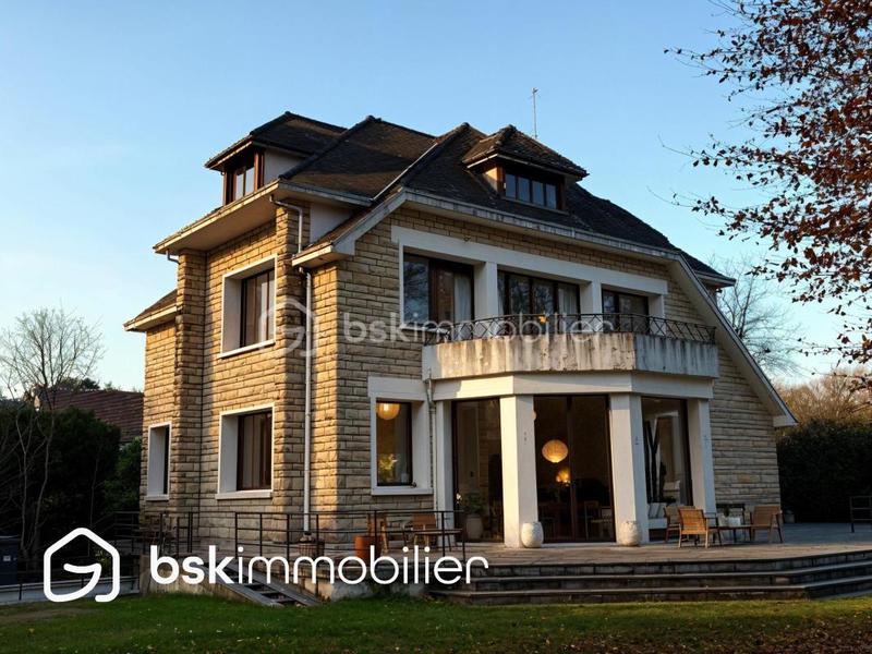 Maison d'architecte - 304 m² - 9 pièces