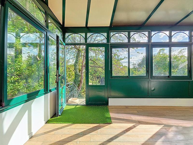 Maison - 317 m² - 9 pièces