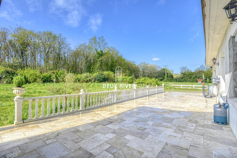 Maison - 550 m² - 7 pièces