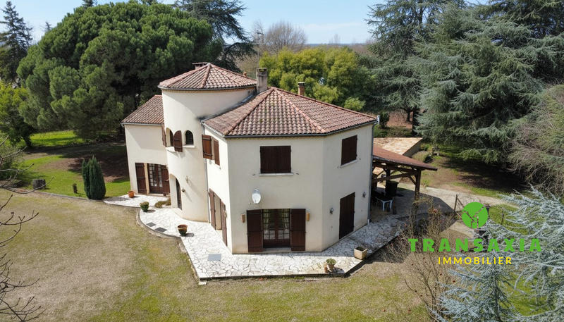 Villa - 234 m² - 10 pièces