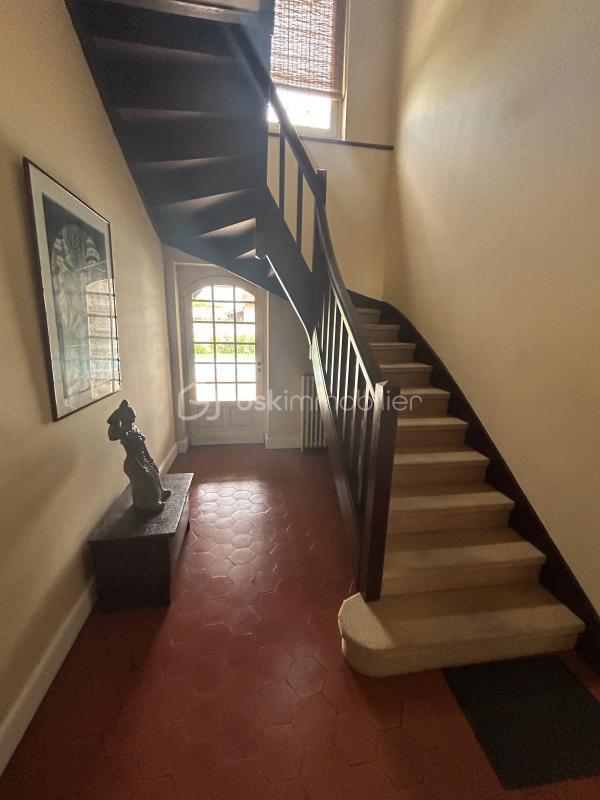 Propriété - 453 m² - 10 pièces